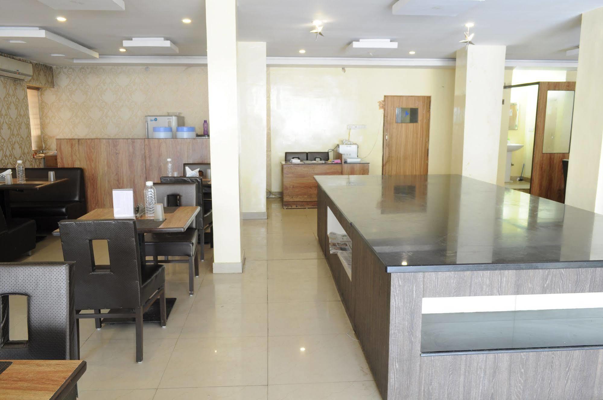 Oyo 17375 My Place Kondapur Hicc Hajdarabad Zewnętrze zdjęcie